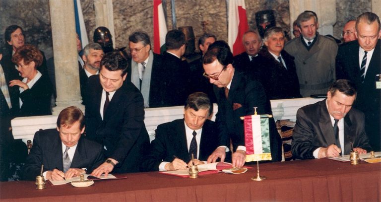 Podpisovanie_zmluvy_Vyšehradskej_skupiny_vo_febrúari_1991