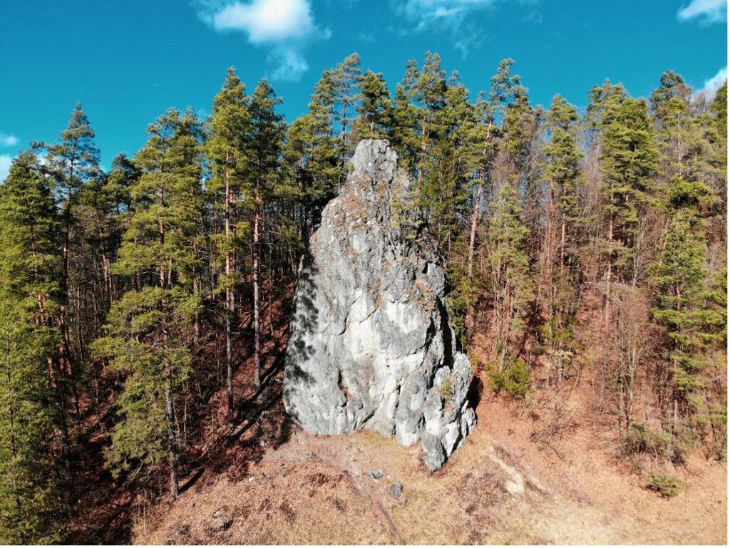 Foto: Skala v Driekyňskej doline v Slovenskej Ľupči. 