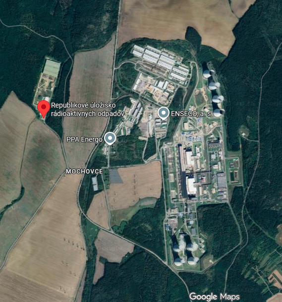 Výsek z Google Maps ukazujúci, kde je Republikové úložisko rádioaktívnych odpadov pri Mochovciach a kde sa nachádza medzisklad Jadrovej vyraďovacej spoločnosti, kde je uložené vyhoreté palivo. Autor foto: Google Maps