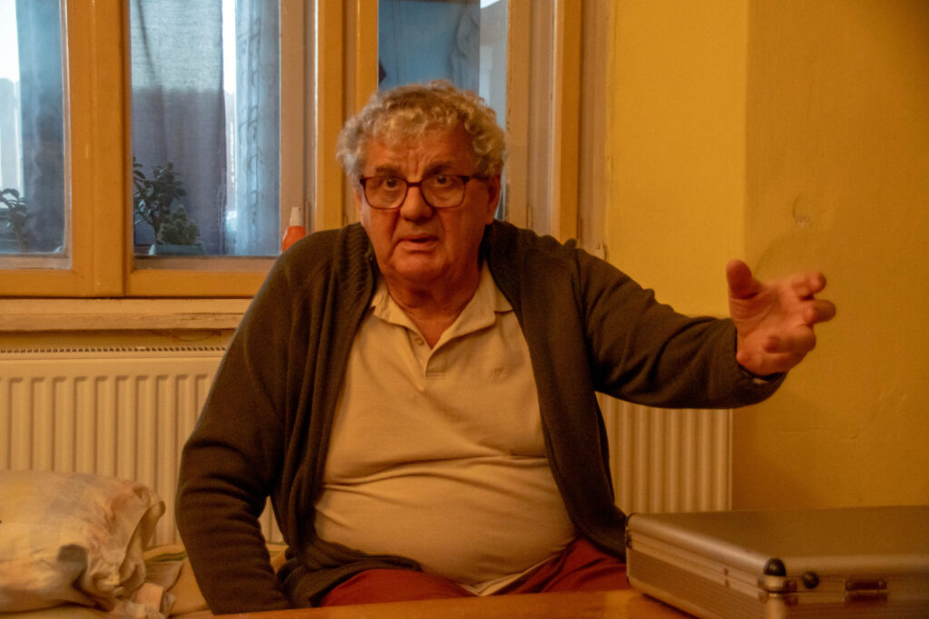Miroslav Karlík zasvätil svoj život ufológii. Aj napriek pokročilému veku sa tejto oblasti aktívne venuje dodnes. FOTO: Daniel Barilla